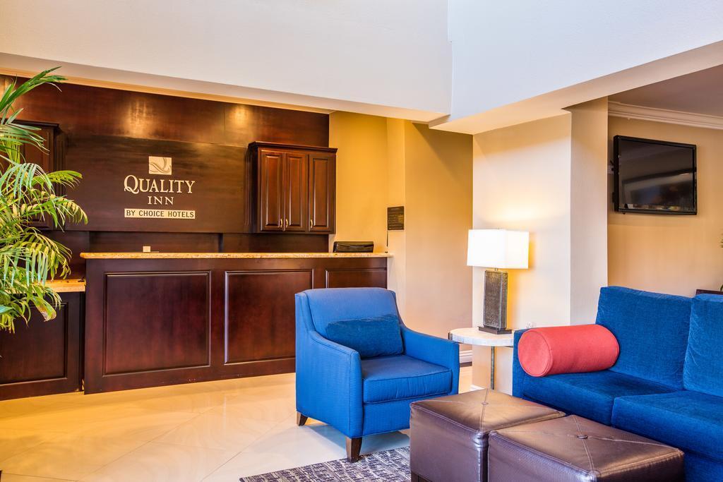 Quality Inn Давні Екстер'єр фото